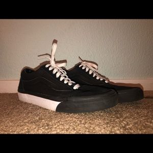 Black and white vans✨✨✨